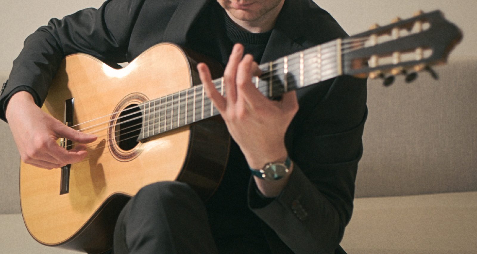 Close-up of Tomás Peña's hands on a classical guitar